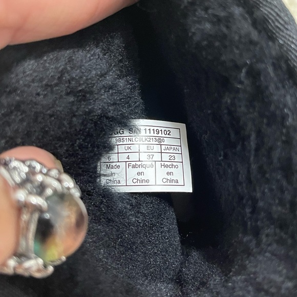 NIB Women’s Size 6 UGG W Classic Studded II Winter Ankle Boots In Black - Picture 7 of 13